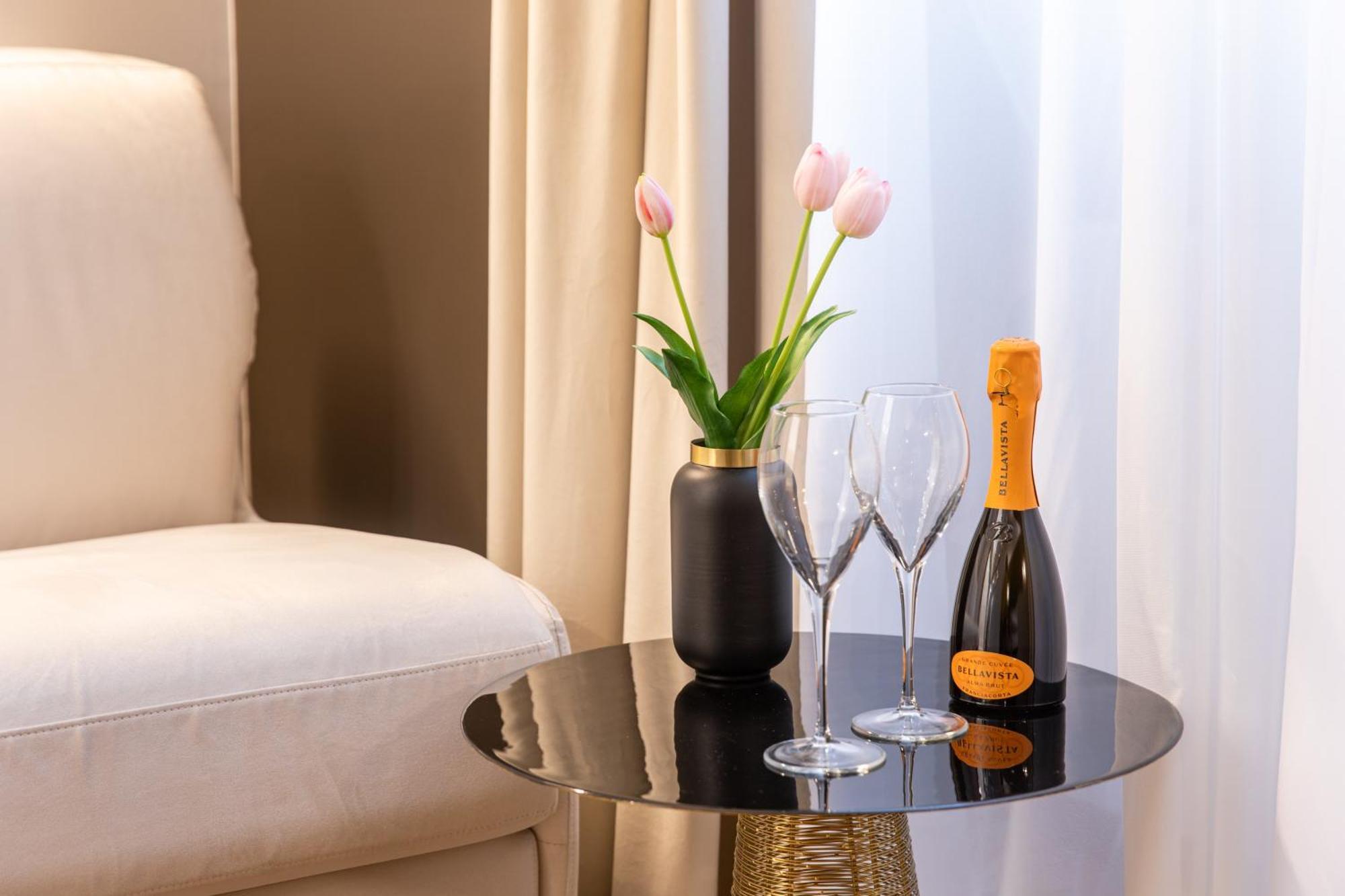 The Dream Suites Milano Exteriör bild
